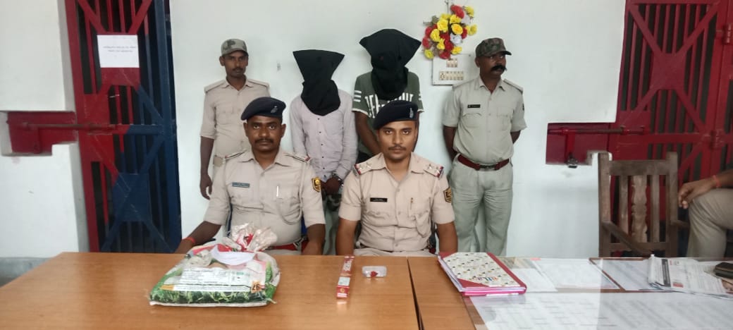 उदाकिशुनगंज में 2 किलो से अधिक गांजा बरामद, एक आरोपी गिरफ्तार