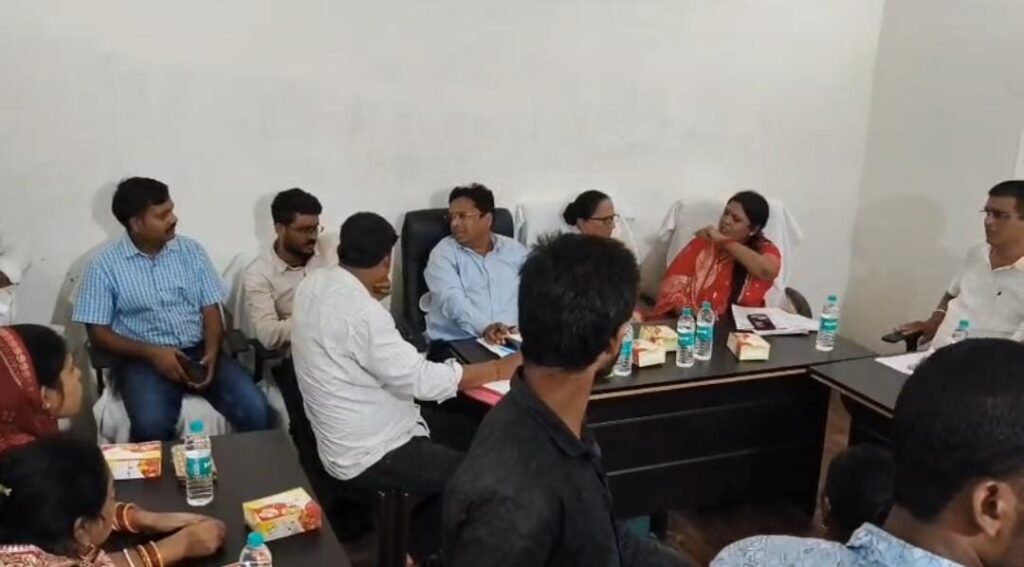 उदाकिशुनगंज नगर परिषद की सामान्य बोर्ड बैठक में मुख्य बाजार की समस्याओं पर नहीं हुई गंभीर चर्चा 1